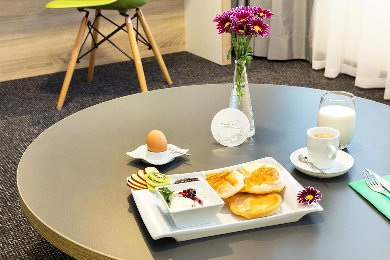 טריאבנה Hotel Compliment מראה חיצוני תמונה