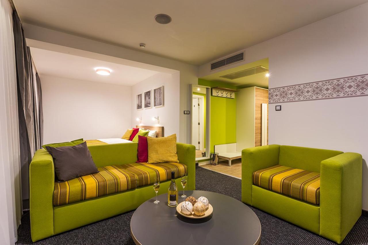 טריאבנה Hotel Compliment מראה חיצוני תמונה