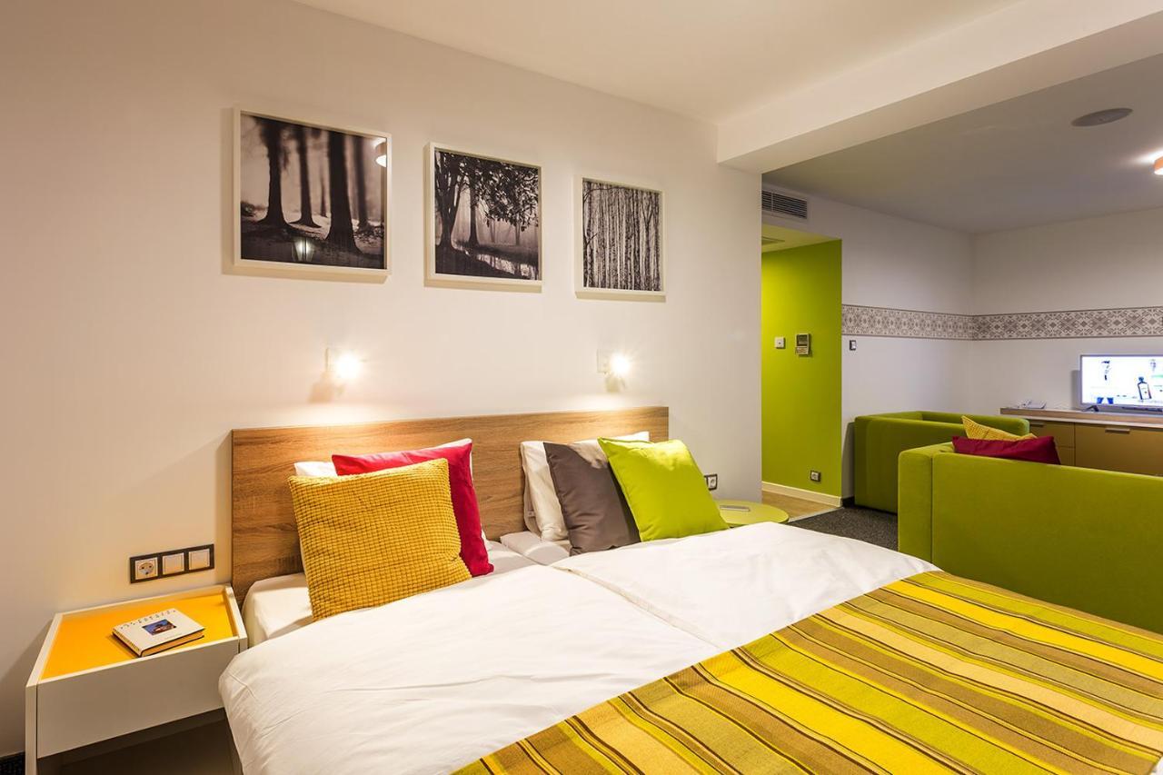 טריאבנה Hotel Compliment מראה חיצוני תמונה