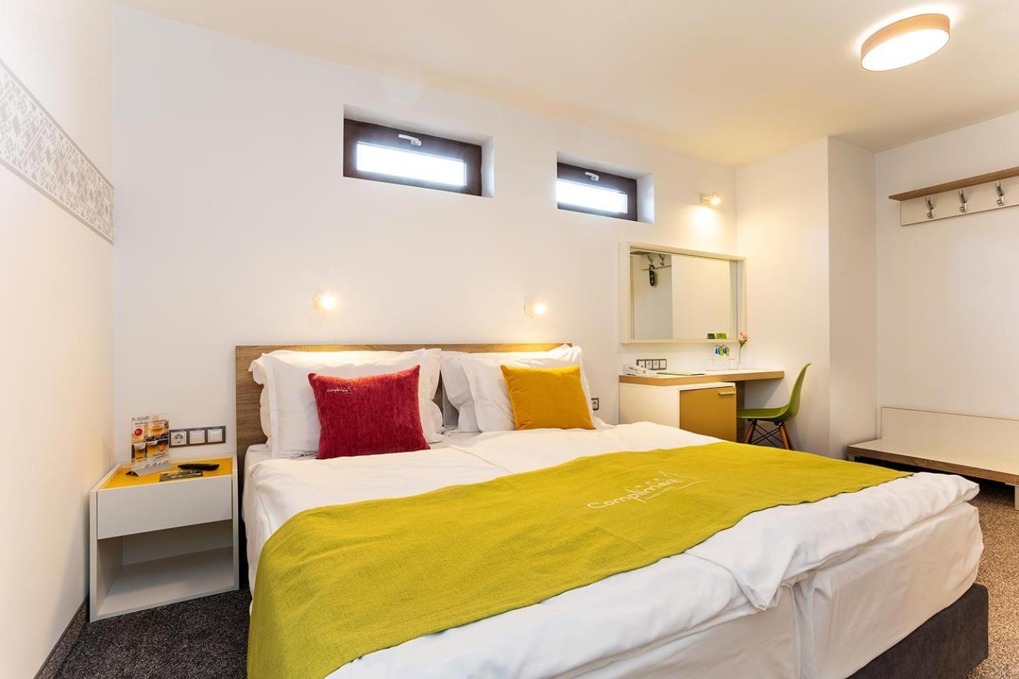 טריאבנה Hotel Compliment מראה חיצוני תמונה