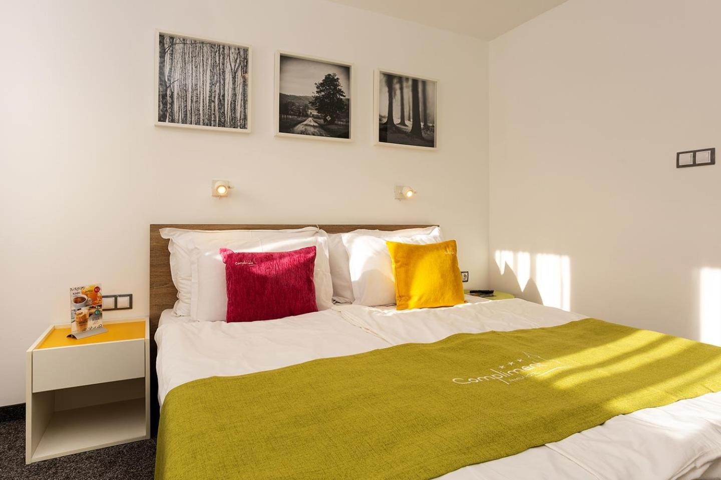 טריאבנה Hotel Compliment מראה חיצוני תמונה