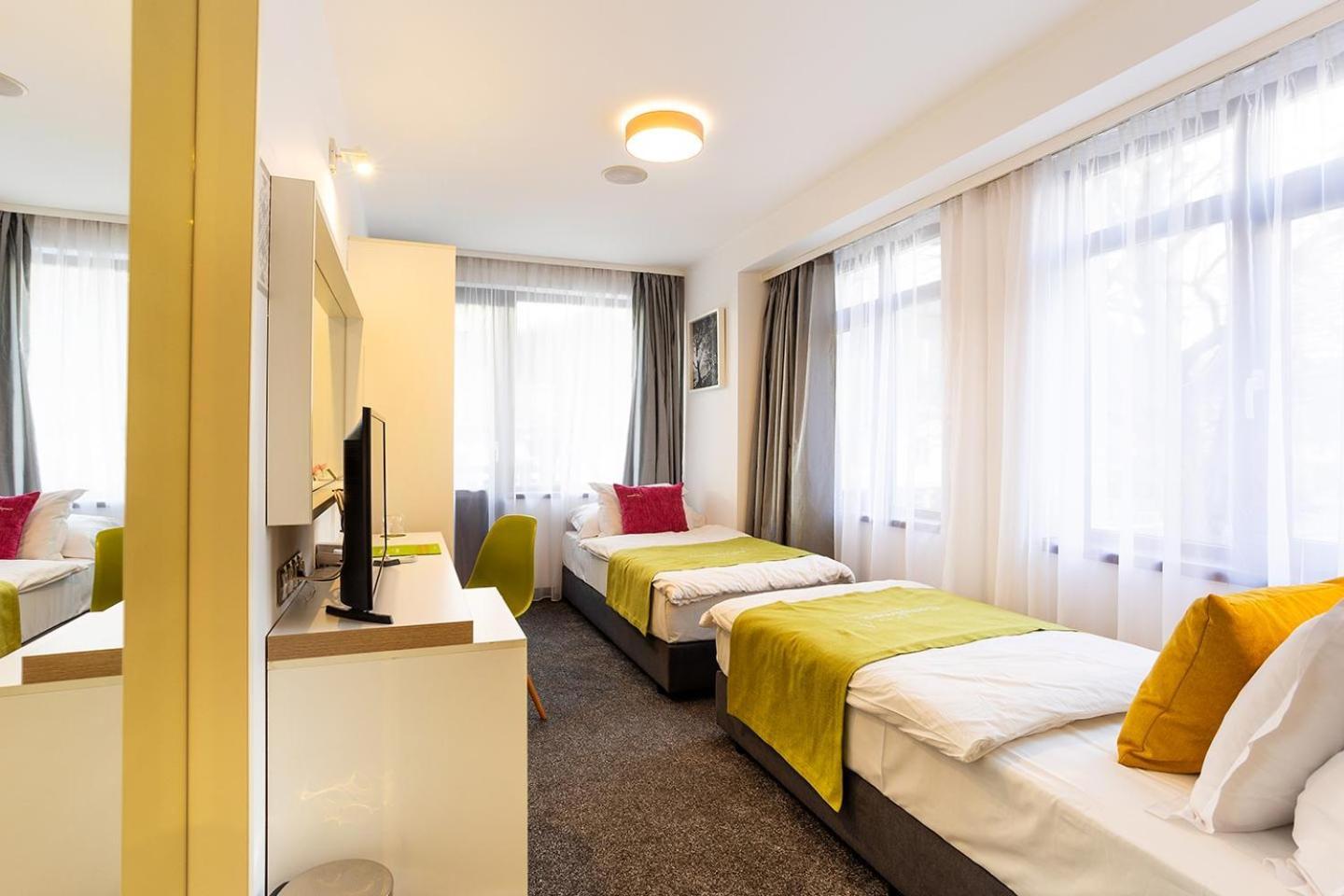 טריאבנה Hotel Compliment מראה חיצוני תמונה