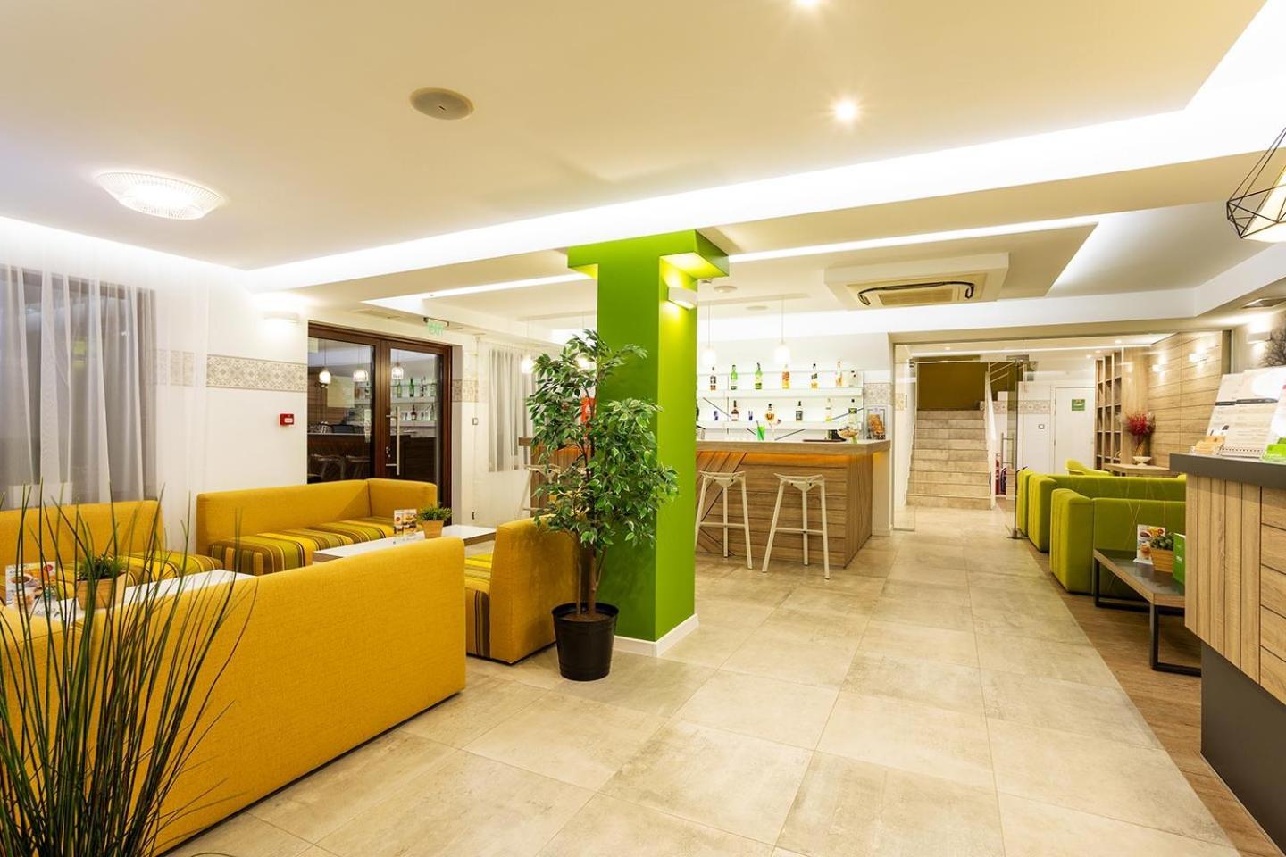 טריאבנה Hotel Compliment מראה חיצוני תמונה