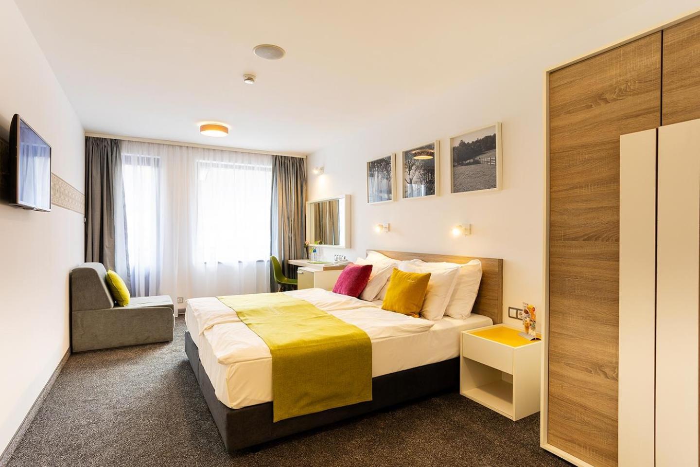 טריאבנה Hotel Compliment מראה חיצוני תמונה
