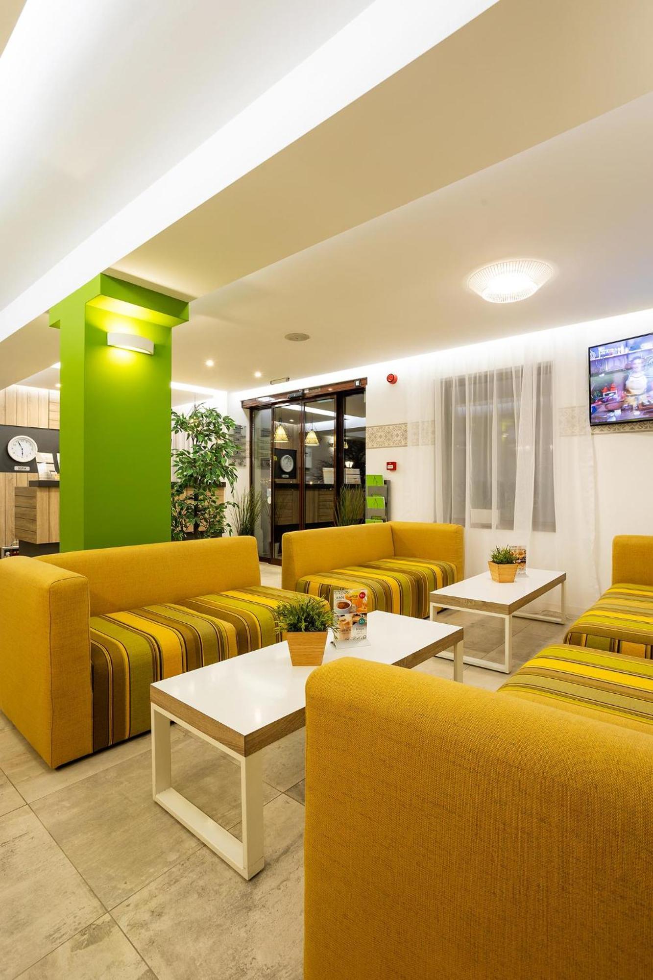 טריאבנה Hotel Compliment מראה חיצוני תמונה