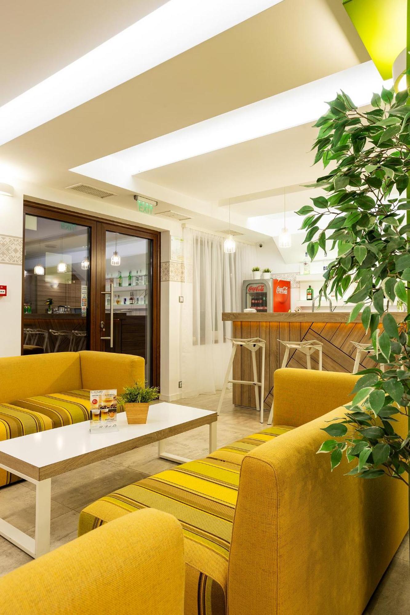 טריאבנה Hotel Compliment מראה חיצוני תמונה