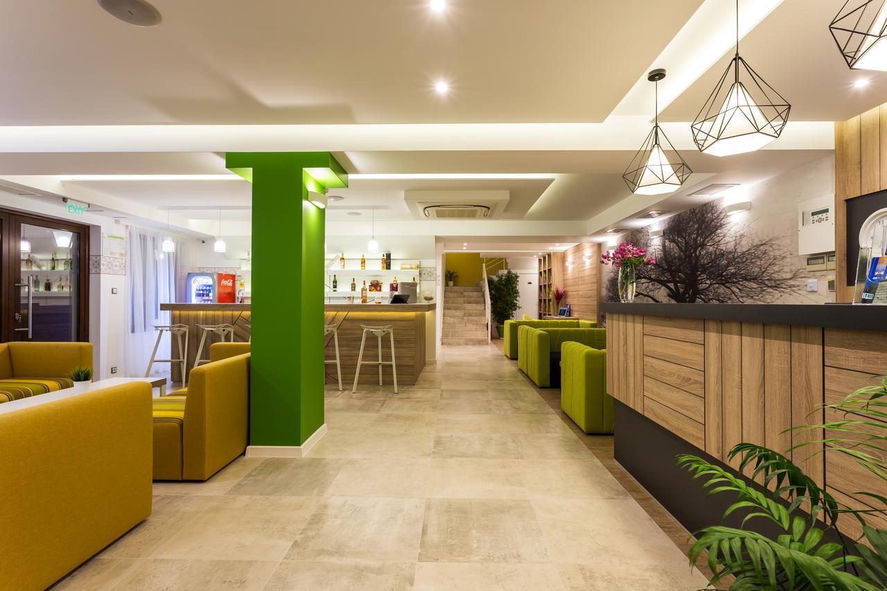 טריאבנה Hotel Compliment מראה חיצוני תמונה