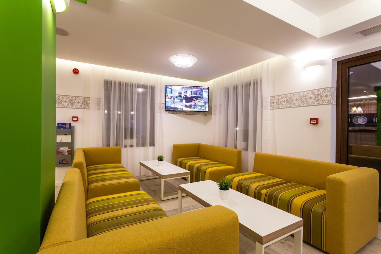 טריאבנה Hotel Compliment מראה חיצוני תמונה