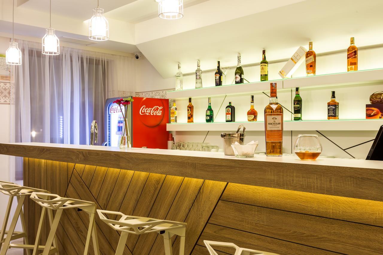 טריאבנה Hotel Compliment מראה חיצוני תמונה
