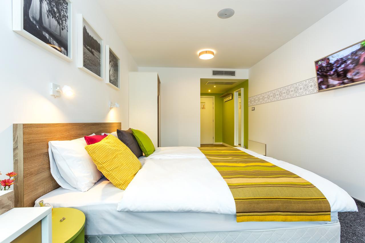 טריאבנה Hotel Compliment מראה חיצוני תמונה